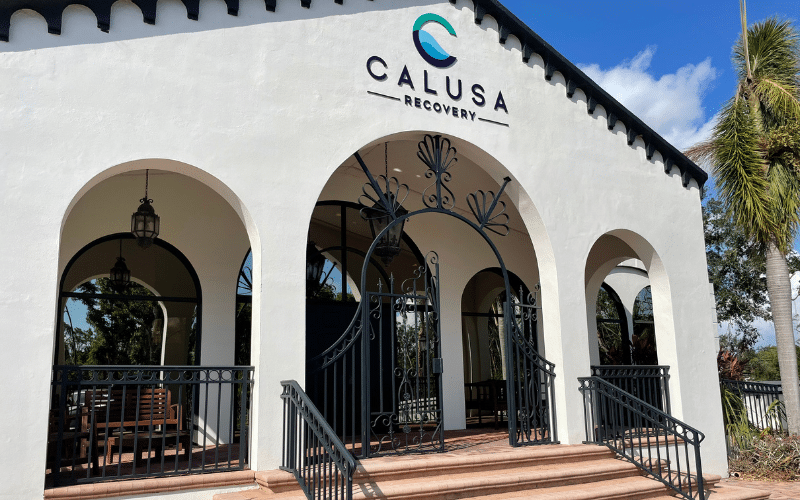 calusa recovery sign with entrance